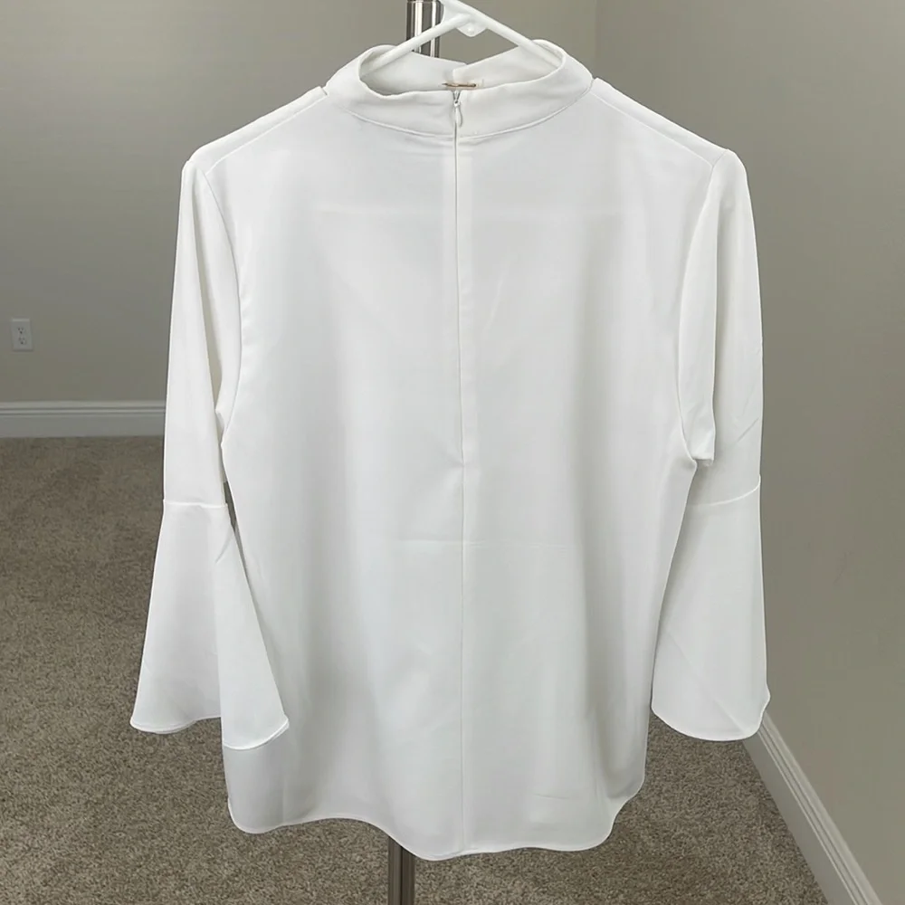 NEW White Blouse V neck pearl brooch pin Medium night out 3/4 sleeves - Picture 6 of 9